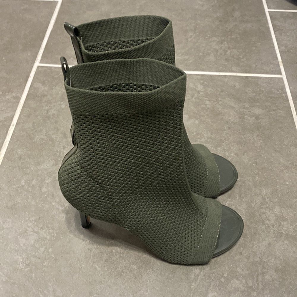 Women’s Catherine Malandrino heels - Picture 2 of 3